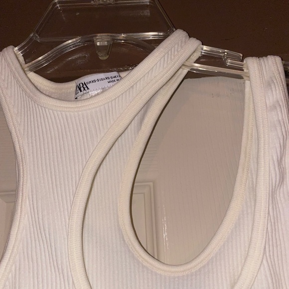 ZARA 2 Keyhole Ribbed Tank Tops - Picture 6 of 7